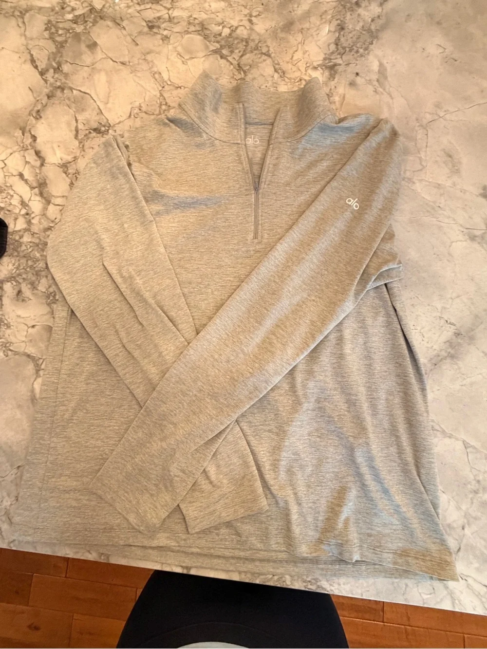 ALO Yoga light gray